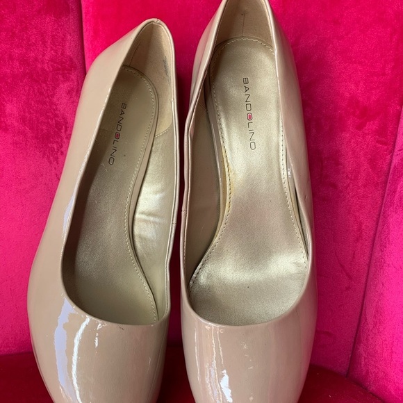 BANDOLINO BEIGE PATENT CLASSIC PUMPS HEELS 9.5M - Picture 2 of 5